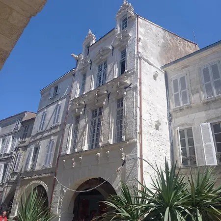 Appartement La Rochelaise : Calme & Somptueux Dans L'hyper Centre.